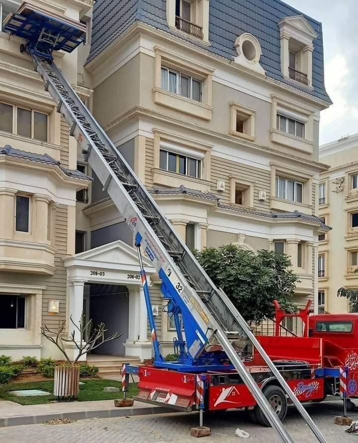 moving furniture truck